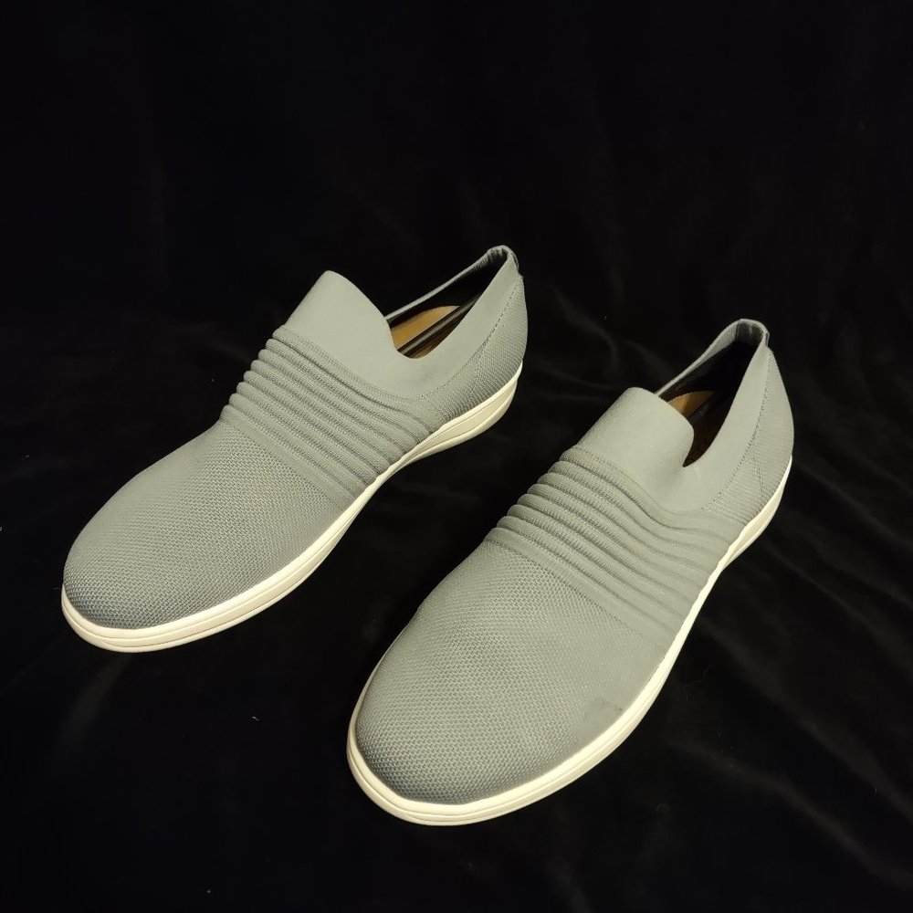 Array Sport "Gabby" Knit Slip-On Shoe; Size 9.5